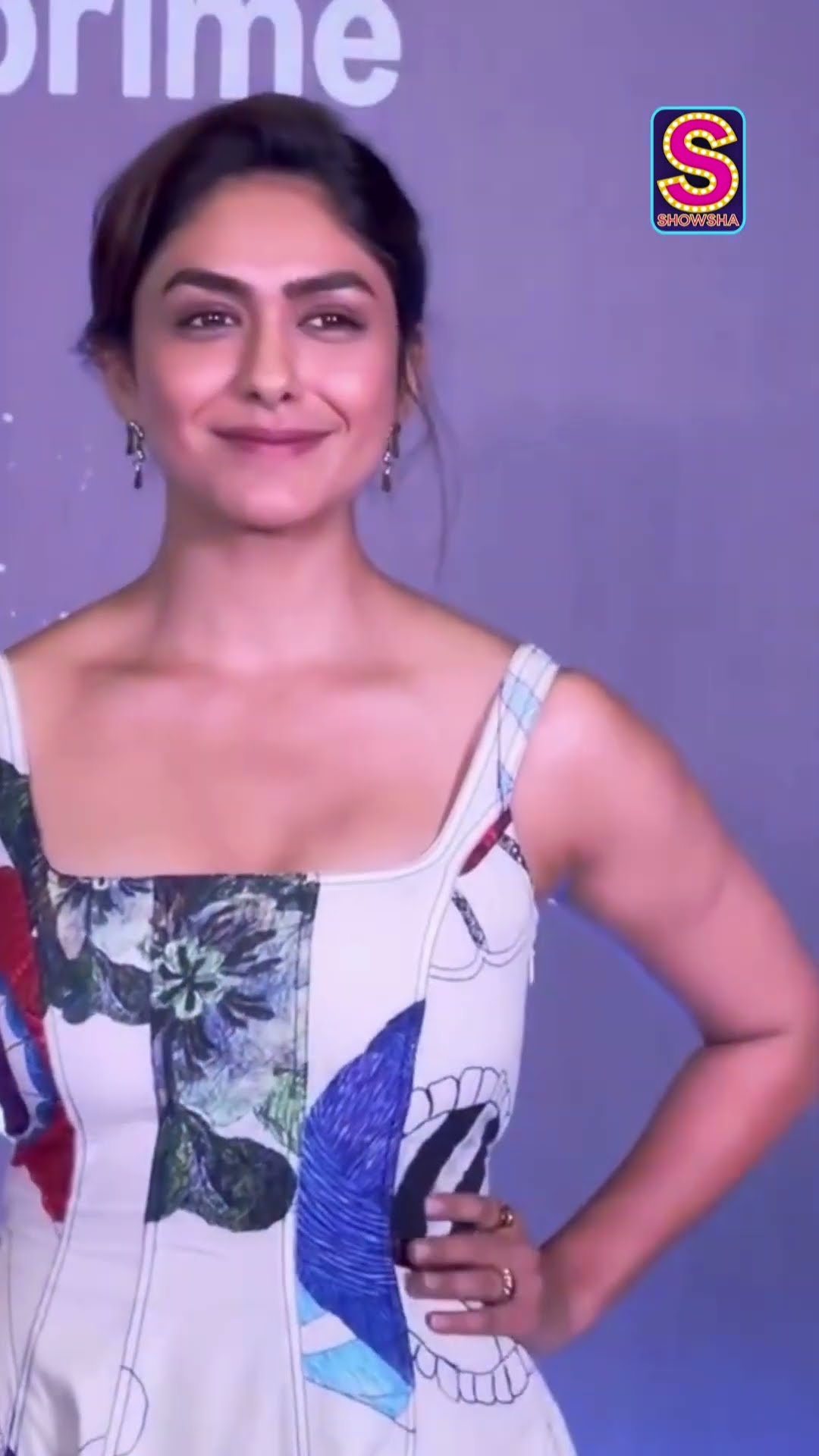 Mrunal Thakur Looks Nothing Less Than Epitome Of Natural Beauty | N18S #short'#viral