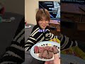 お菓子を我慢できたらご褒美にステーキを振る舞ってあげる #shorts #料理