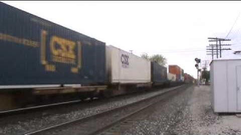 Q108 with ES40DC C40-8W and AC44CW