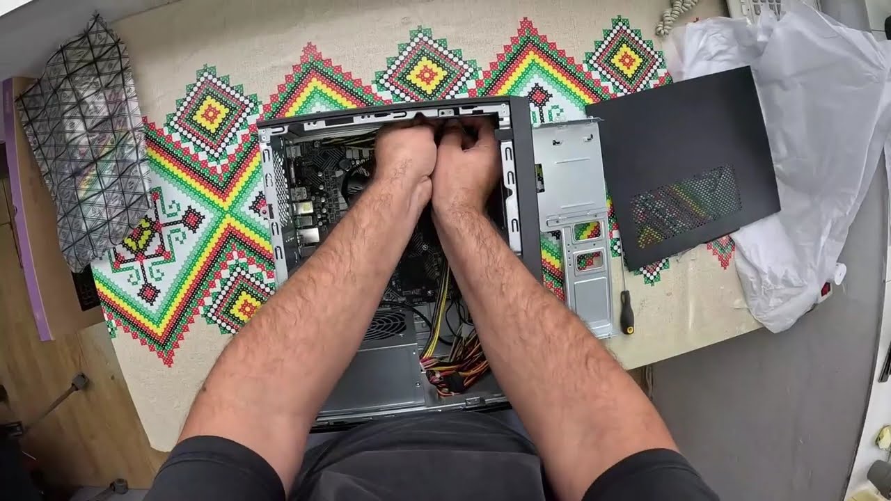 Mai rar așa ocazie ! Desktop de generație nouă găsit într-o cutie la târgul de vechituri.