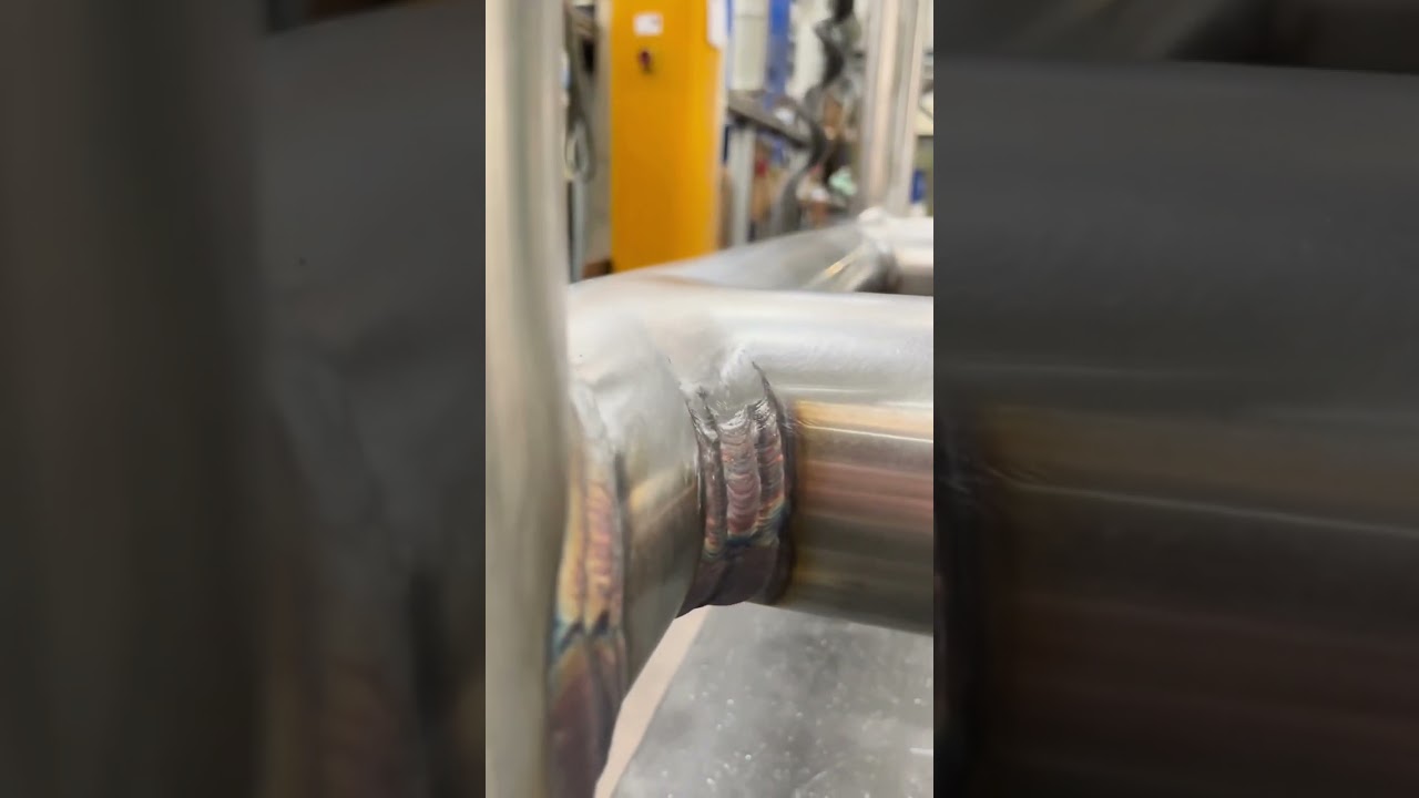 Lasnaden Verwijderen 🤩 - Lassen Slijpen & Richtingloos Borstelen! #shorts #rvs #slijpen