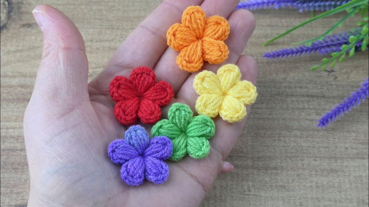 Çok çok basit. Örgü Çiçek Yapımı Çok Kolay Yünden Çiçek Yapımı. 