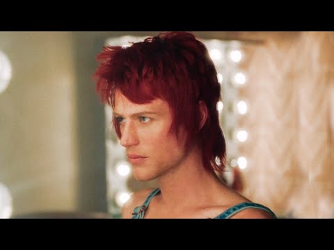 Video: Hvordan Afholdes David Bowie-udstillingen