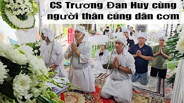 Rơi nước mắt nhìn CS Trương Đan Huy cùng người thân cúng dân cơm buổi đầu tiên cho mẹ