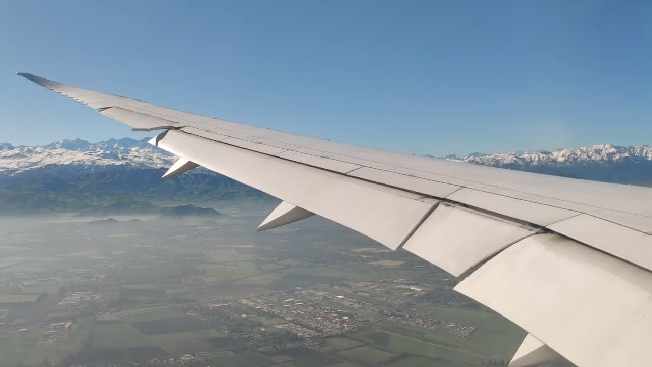 Qantas 787-9 VH-ZNF arrival into Santiago (SCL) from Sydney Australia (SYD)