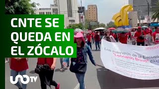 Tras reunión entre CNTE y SEGOB, maestros anuncian que se quedan en el Zócalo.