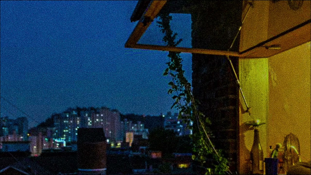 이제 가장 서툴던 시절을 떠올려 보자. 우린 모두 빛나는 눈을 가졌을 테니.