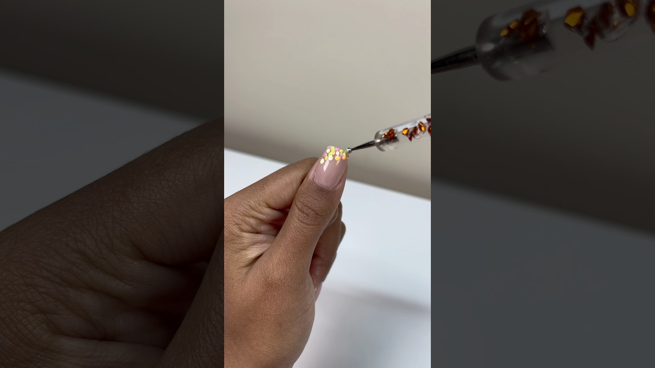 Beginner nail art 💅🏽 #gelnailsathome #diynails #nailtutorial #nailarttutorial #beginnernails