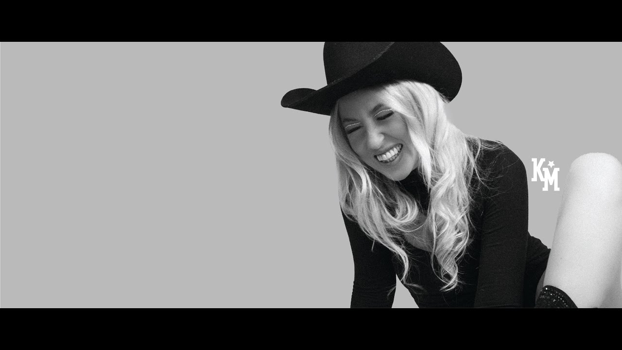 Klaudia Magica - HER (Official Video) auf YouTube ansehen Klaudia Magica - HER (Official Video) auf YouTube ansehen
