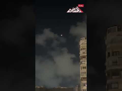 القمر الدموي يزين سماء الإسكندرية وشباب يتابعون مراحل الخسوف
