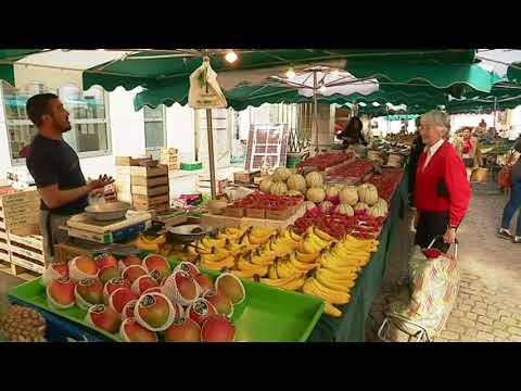 Cluny : à côté de l’abbaye, le marché attire une foule conséquente