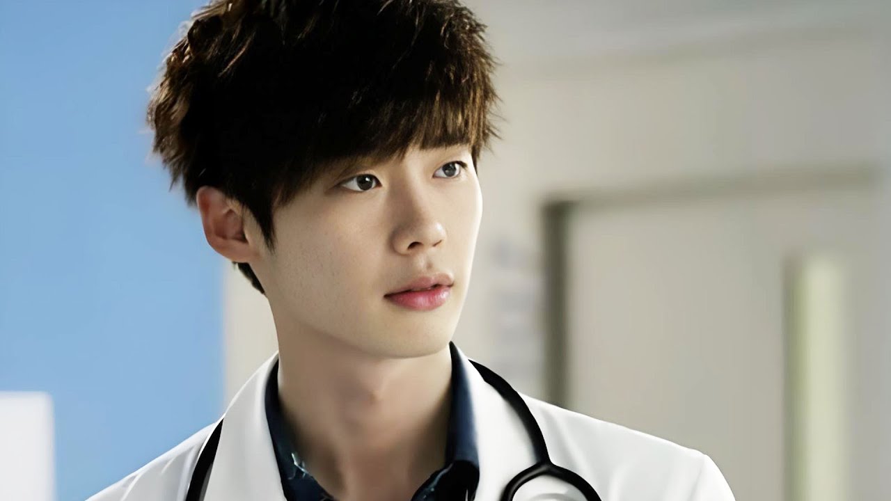 送水工一眼識破病症,下一秒偽裝醫生冒險手術#movie#電影#影視解說#異鄉人