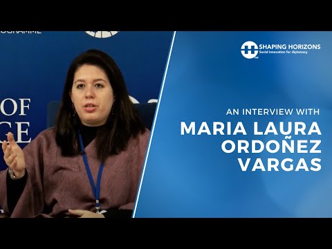 वीडियो: मारियाची वर्गास का शोमैनशिप पार्ट किसने बनाया?