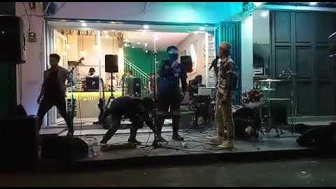 live @papironi coffe.Diamond four strings