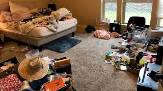Decluttering Master Bedroom @OrganizedbyLiMcGi