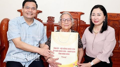 Đồng chí Phó Bí thư Thường trực Tỉnh ủy thăm, tặng quà các gia đình chính sách, người có công