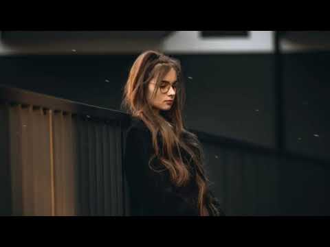 Enak banget suasana lagu barat ini, bikin hati tersentuh