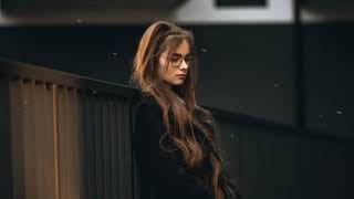 Enak banget suasana lagu barat ini, bikin hati tersentuh