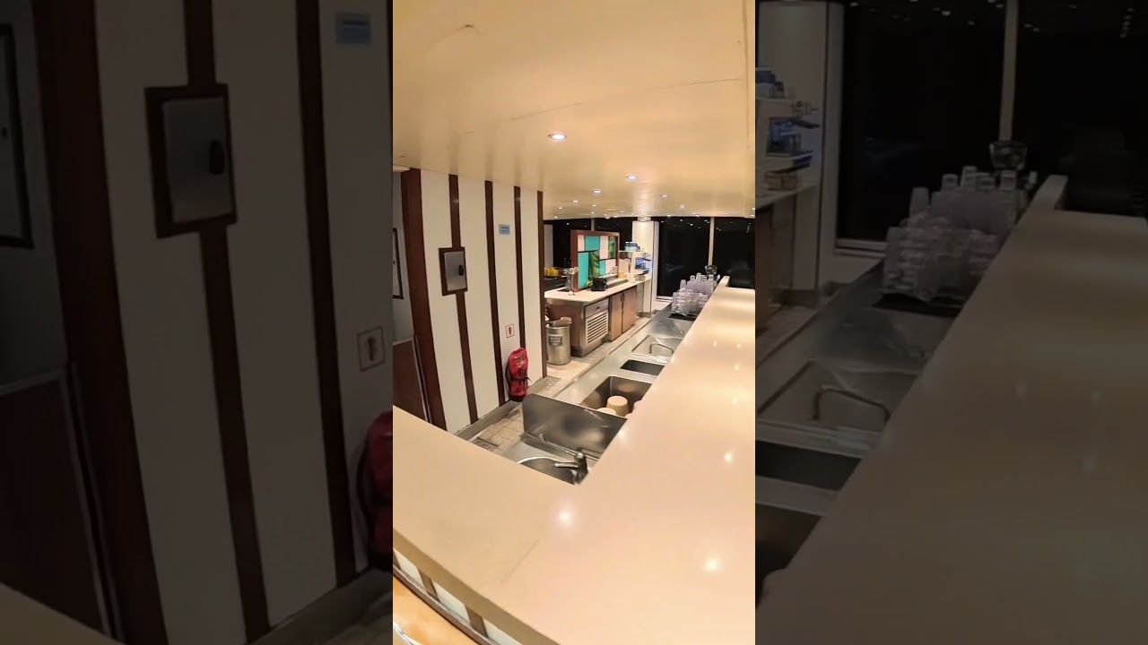 Carnival Splendor Serenity Bar Deck 9 #carnivalcruiselineau #carnivalsplendor