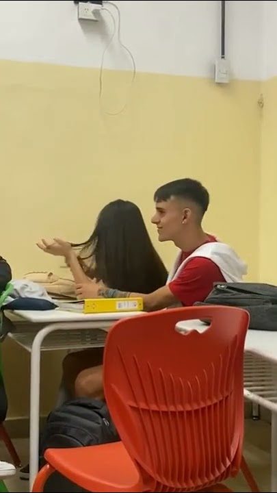 A quick kiss in the classroom🙄