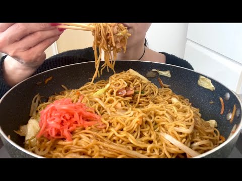 【ASMR、咀嚼音】A Drunkard Stir-Fried Noodles！お酒飲みすぎた〆の焼きそば！