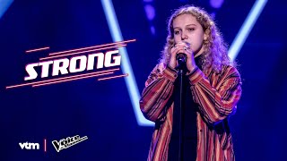 Yente - 'Strong' | The Blind Auditions | The Voice van Vlaanderen | VTM Resimi