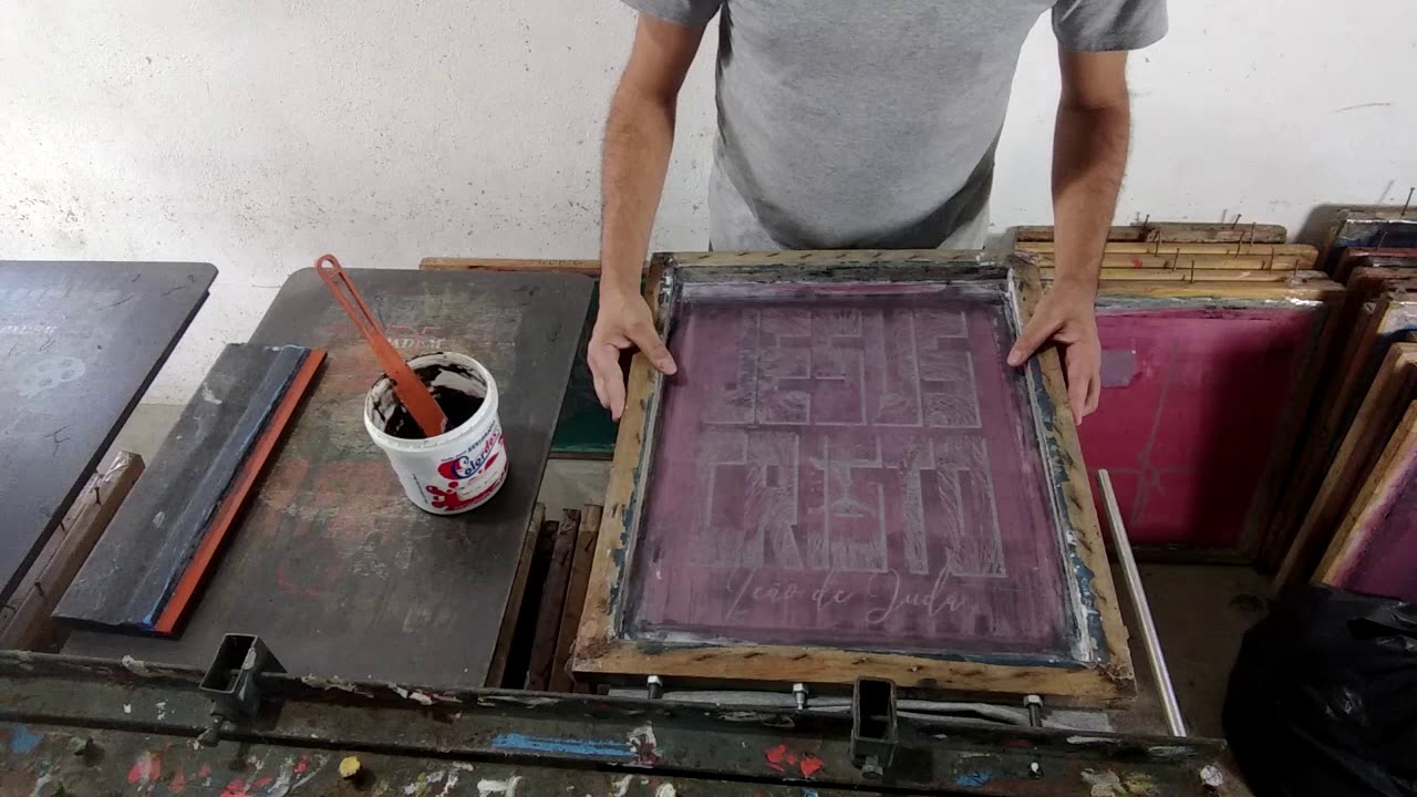 Como Estampar Camiseta em Silk Screen