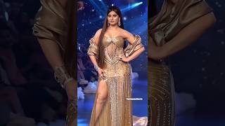 Urvashi Rautela looking so fab in Golden Outfit🔥💯|Delhi Times Fashion Week|The Unseen Shorts #dtfw