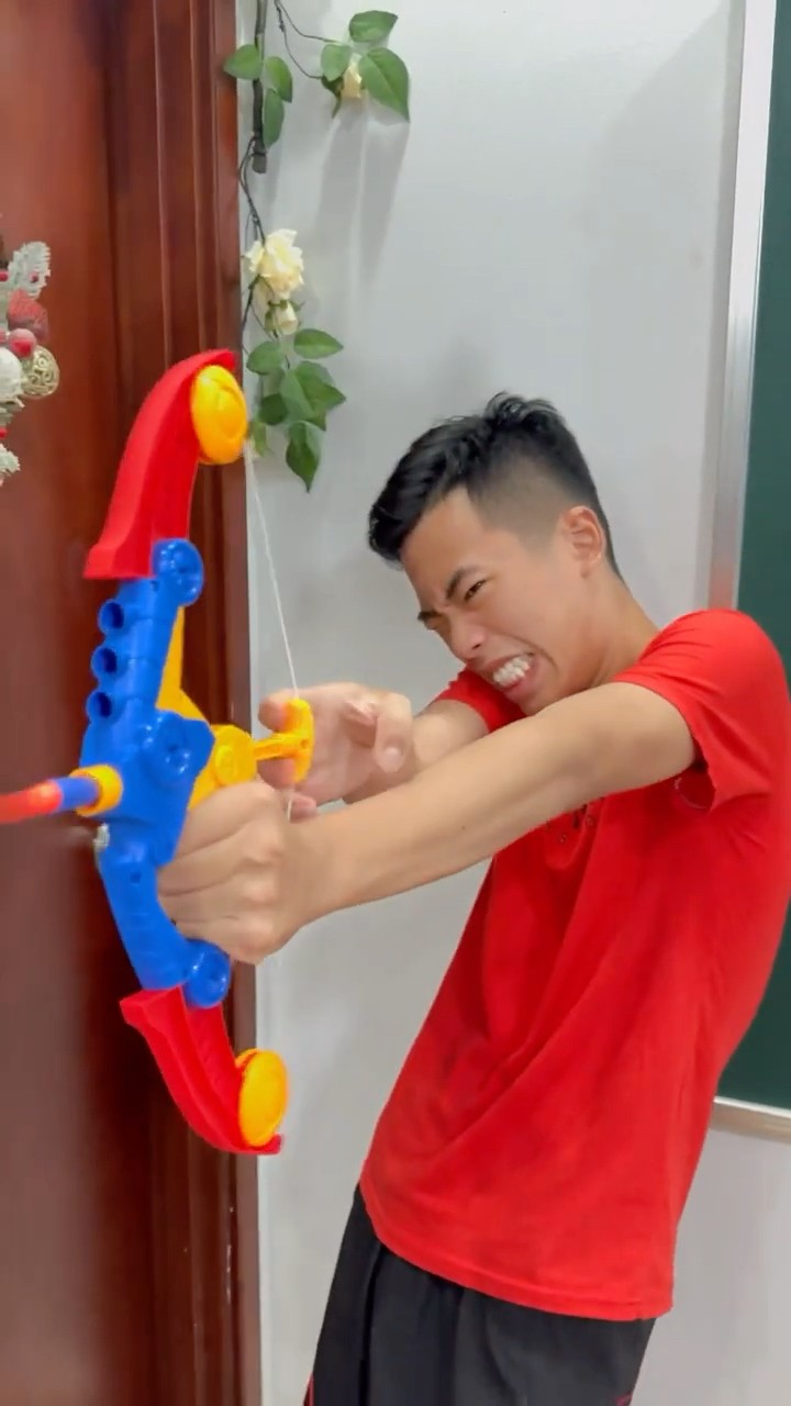 Su Hao comedy: Snack and nerf gun battle ?