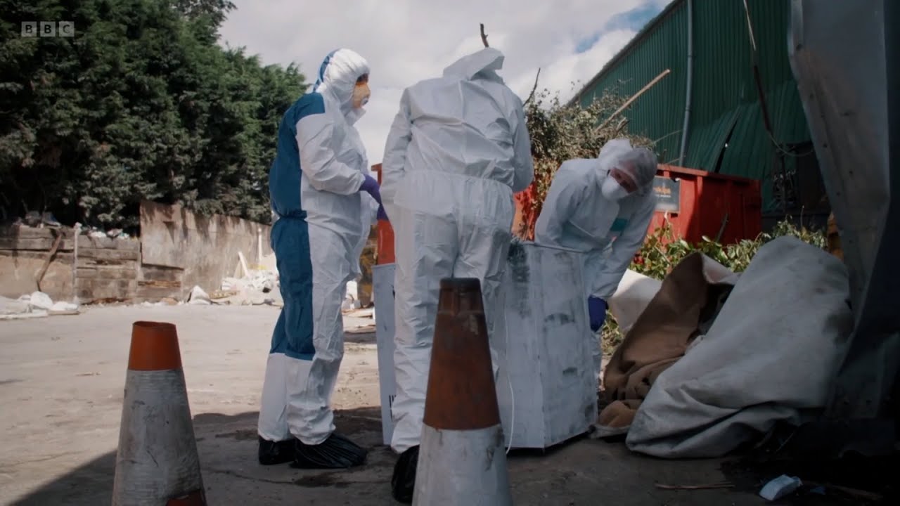 Found a decomposing body in a freezer which has been brought in for disposal -My Crime Story