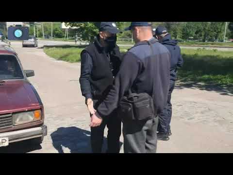 Все я снял погоны, давай по пацанячи, как полиция разговаривает с украинцами