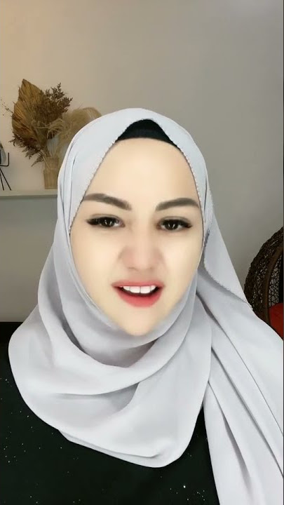 TANTE RESTI SUKA PISANG
