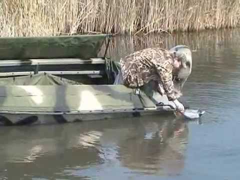duck boats duck hunting bankes boats 14' dominator - youtube