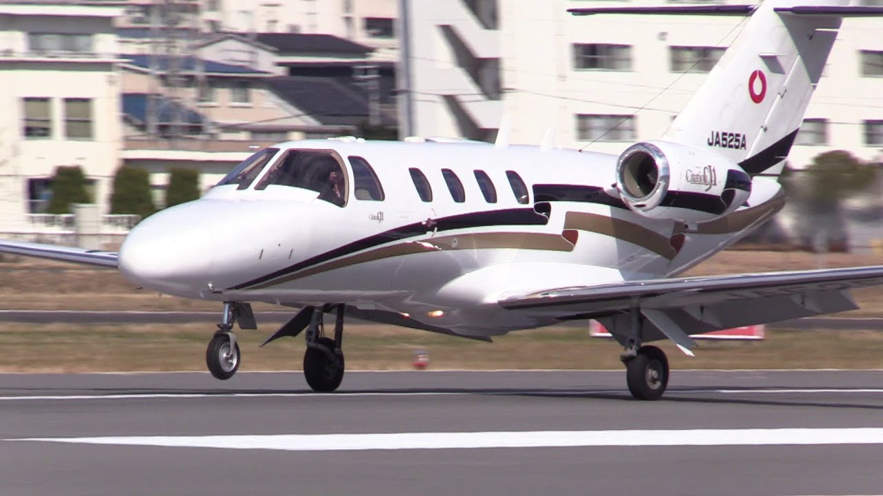【中古】 空港 25/03/09 八尾空港 コーナン商事 Cessna 525A CitationJet CJ1 (JA525A