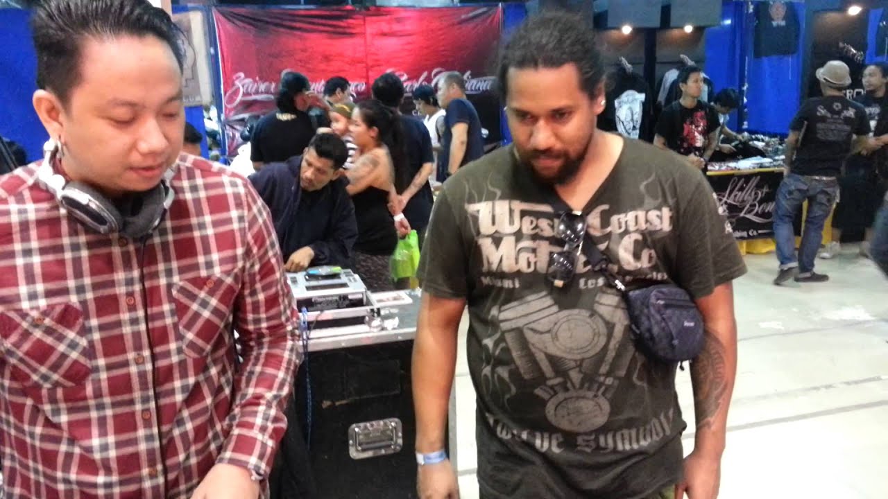 Tattoo artist from Sydney Australia jamming to trap music.