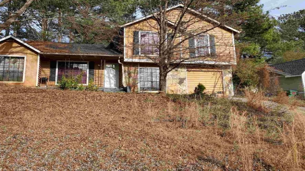 786 Durham Trail, Srone Mountain, GA Presented by Julia De Sosa-Rocha.