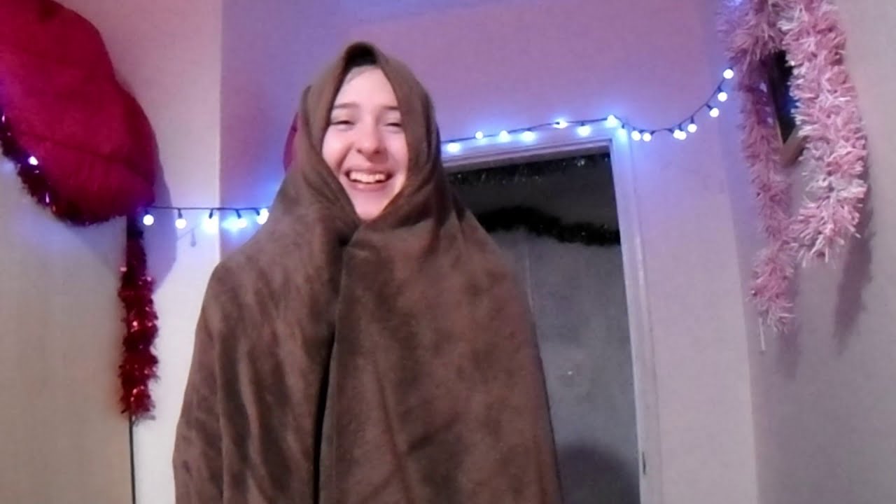 Annie finds Blankets #Annielife