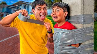 Pegamos Al Hermanito De Mi Novia A La Pared