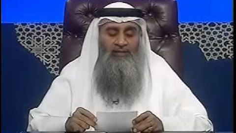 قال الله تعالى (وبالوالدين إحساناً) في سورة فصلت بينما في سورة العنكبوت (وبالوالدين حسنا)ما الحكمة؟