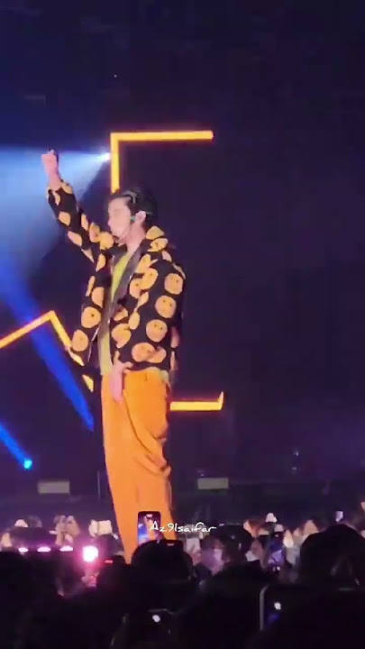 FFF Camping Concert - (Phuwin cute moves 😂) Dong - Bear Knuckle