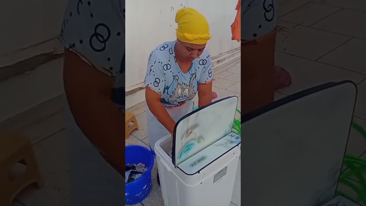 Куриные наггетсы на крыше, на поверхности которой мыло.