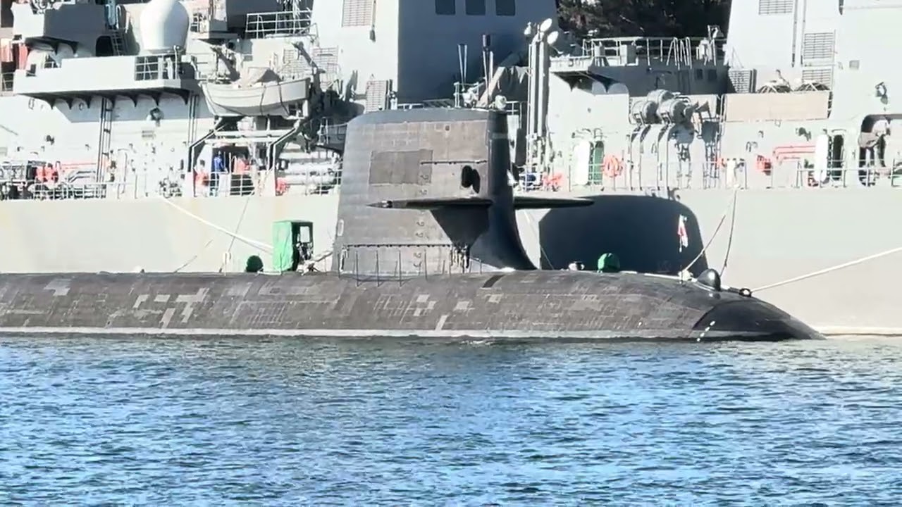 潜水艦が佐世保に久しぶりに入港しました