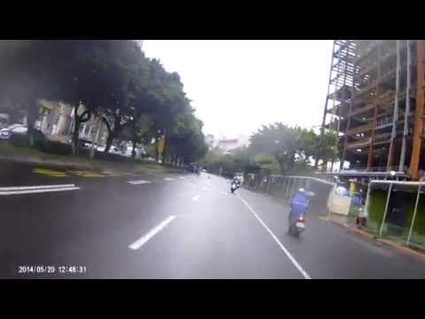 20140520承德路四段 百齡高中前 機車追撞汽車