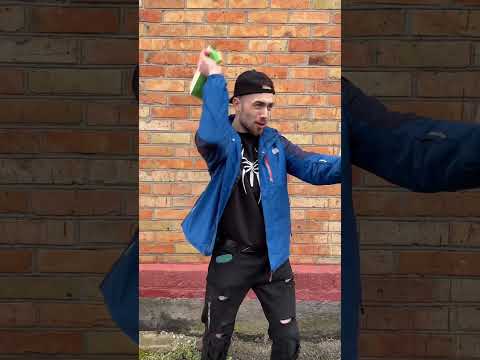 Как правильно пить томатный сок на улице?