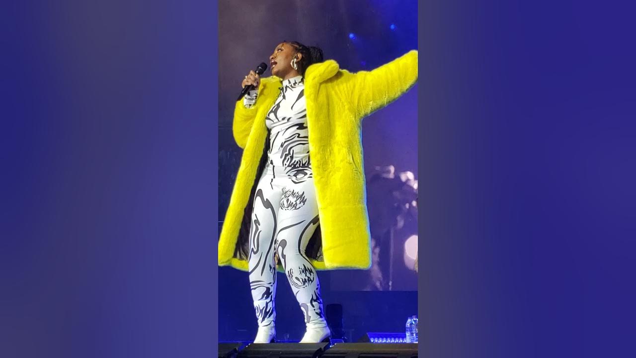 Essence live performance Wizkid brings out Tems at MIL tour at o2