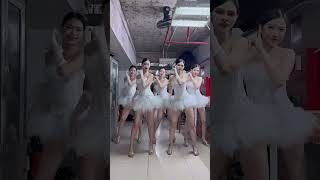 Em đây #vudoancannes #dance #hanoi #vietnam #beautiful #nhảyđẹp #dancer #music #dulich #douyin