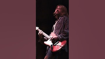 Thumbnail of Kurt making it clear who's The Boss in Nirvana 🏆