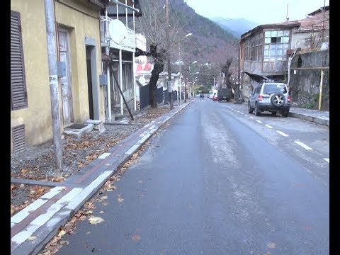 კომპანიასთან შეწყვეტილი ხელშეკრულება და მოუწესრიგებელი ტროტუარები გამსახურდიას ქუჩაზე