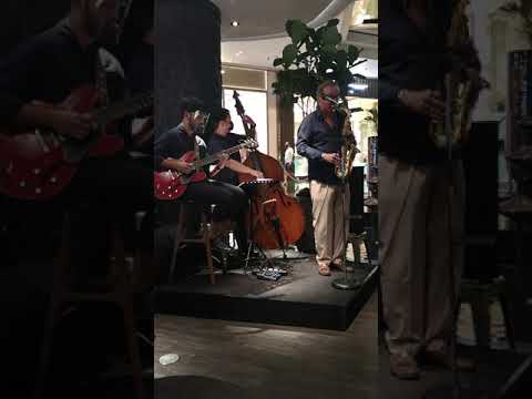 Jazzy dinner time at D'ARK restaurant at Iconsiam