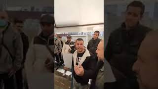 قناة الجزائرية قامت بتقطيع الفيديو .عند كلام هذا المواطن عن زلزال بجاية و توزيع المنازل